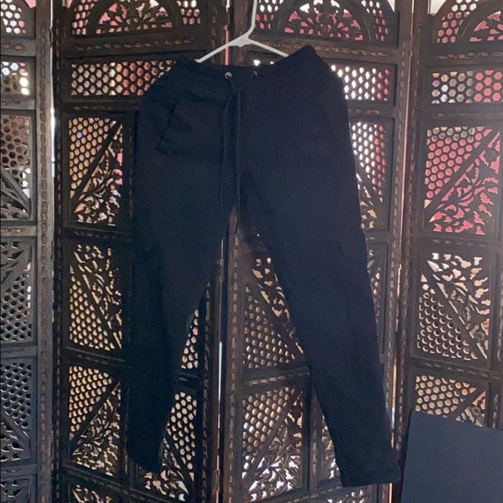 ESNTLS BLACK CARGO PANTS